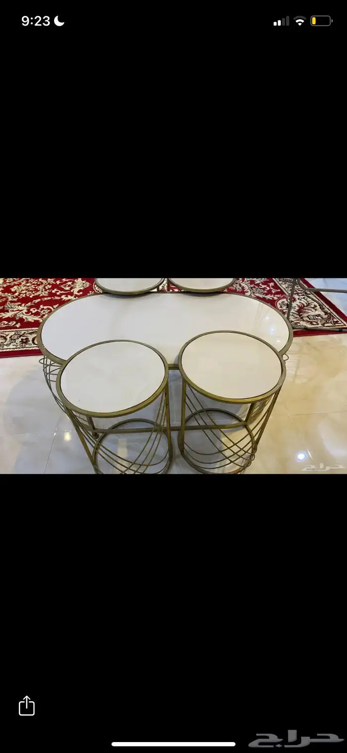 طاولة مكونه من 5 قطع طاوله رئيسيه و4 خدمه 0