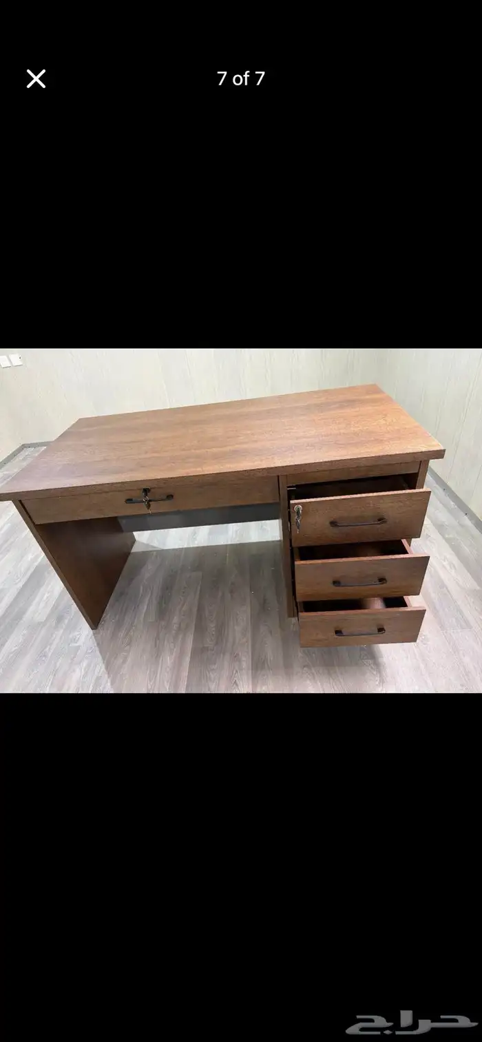 طاولة مكتب بلمسة فنية  متوفرة بأحجام مختلفة. 3