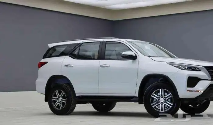 تتوفر فئات تويوتا فورتشنر لمبيعات البنوك ديزل بنزين بدون ربح 10