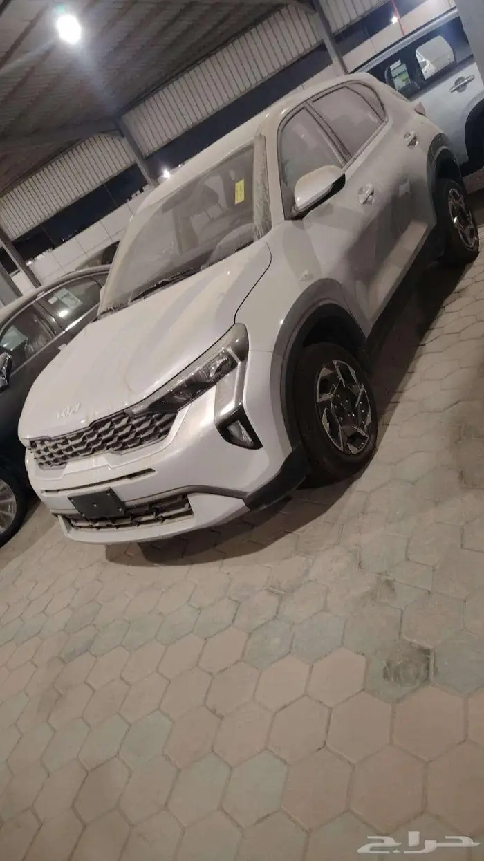 كيا سونيت ستاندر GL موديل 2024 لون فضي 4