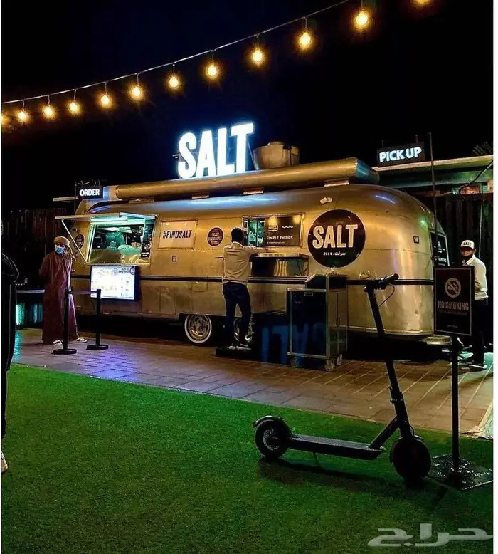 تنفيذ لوحات الحروف الضوئية والبارزة لسيارة طعام food truck 3