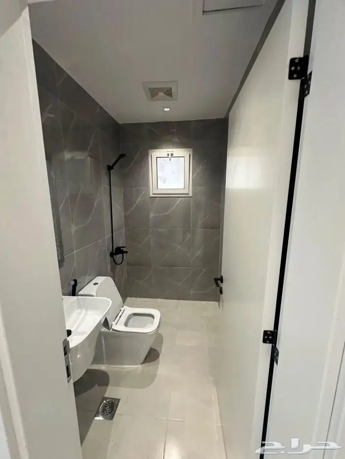 شقه للبيع في حي الواحه 14