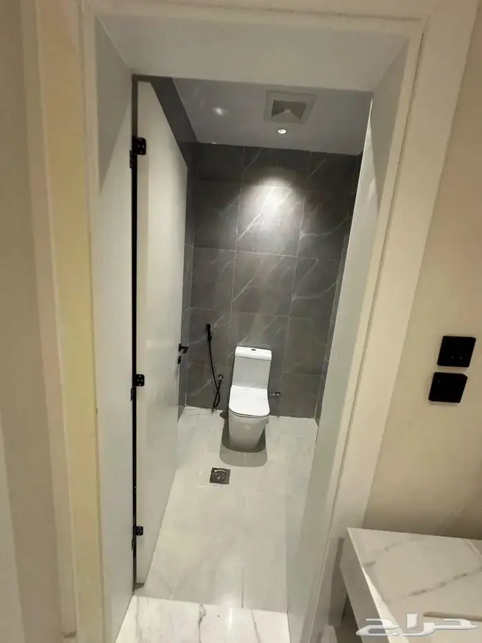 شقه للبيع في حي الواحه 8