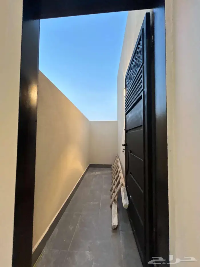 شقه مدخل خاص للبيع الحزم (مساحه 200) 31