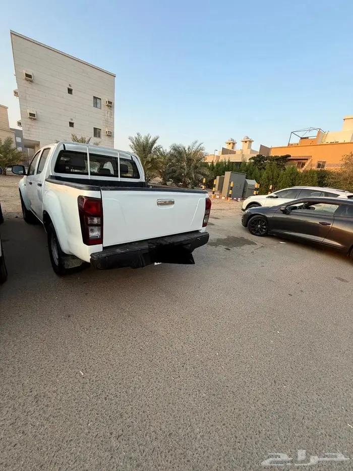 ايسوزو ديماكس استندر2016 12