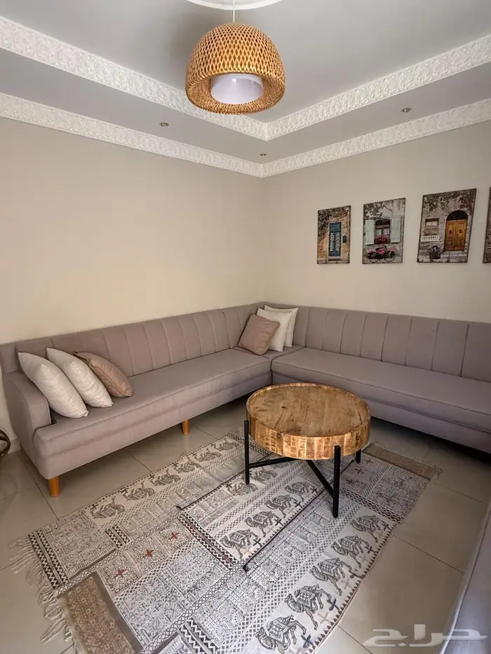 للبيع غرفة جلوس كاملة (كنب - طاولة - سجاد - لوحات) 0