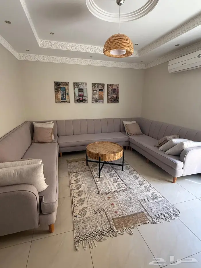 للبيع غرفة جلوس كاملة (كنب - طاولة - سجاد - لوحات) 1