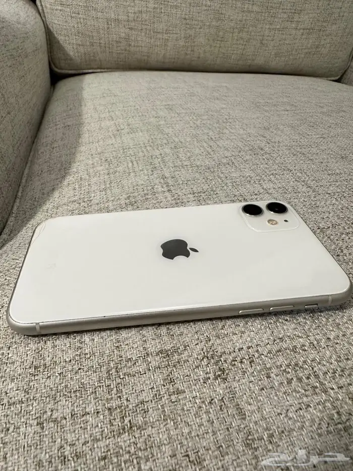 ايفون 11 128G أبيض إصدار 15.6.1 11