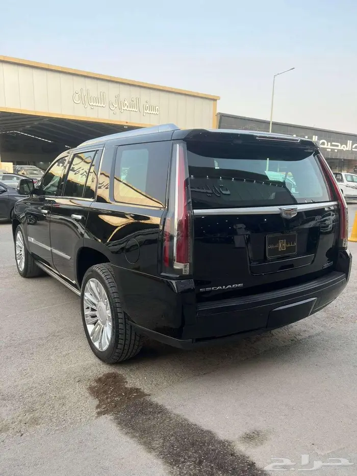 كاديلاك اسكاليد موديل 2019- معرض خلف للسيارات 2