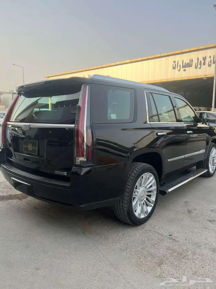 كاديلاك اسكاليد موديل 2019- معرض خلف للسيارات 3