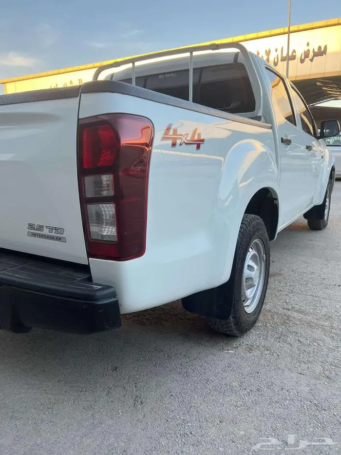 ايسوزو دي ماكس غمارتين موديل 2022 - معرض خلف للسيارات 3