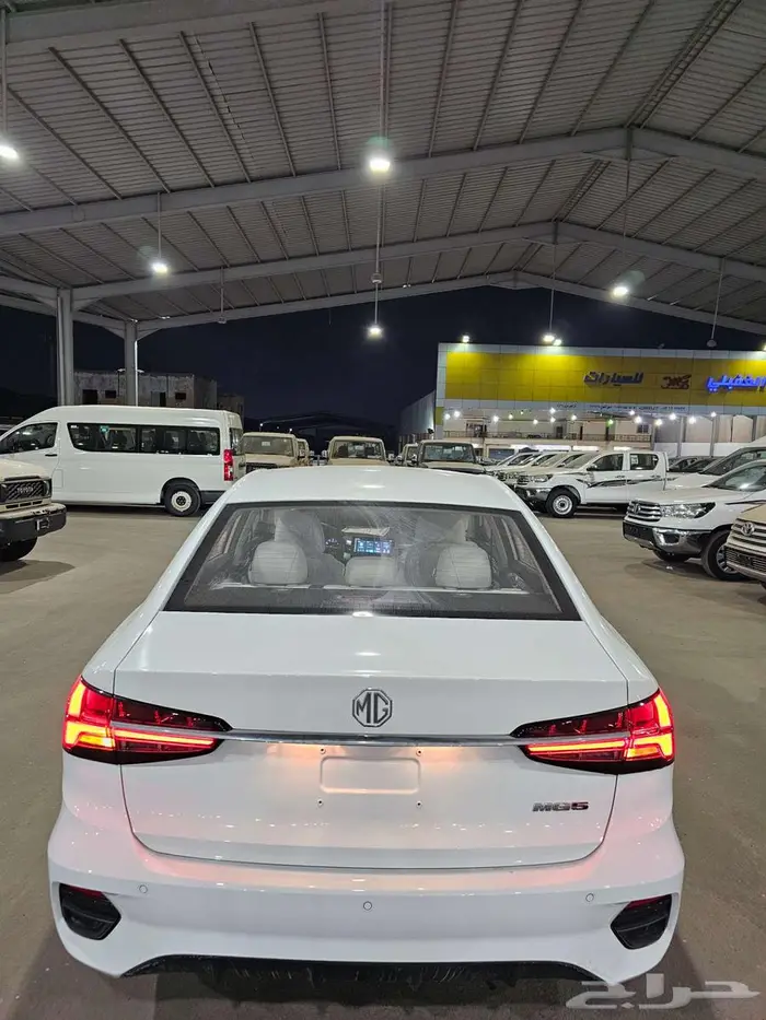 ام جي 5 الشكل الجديد 2025 أستاندر 1