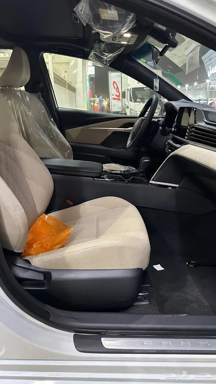 كامري نص فل (LE) اسود سعودي 2025 7