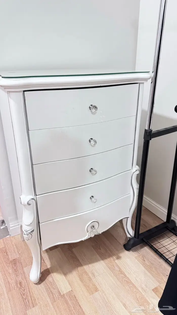 دولاب مع تسريحة و شوفينير و جزامة من المطلق 0