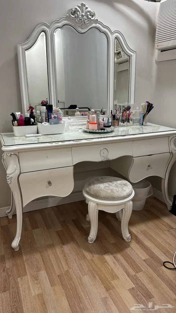 دولاب مع تسريحة و شوفينير و جزامة من المطلق 2