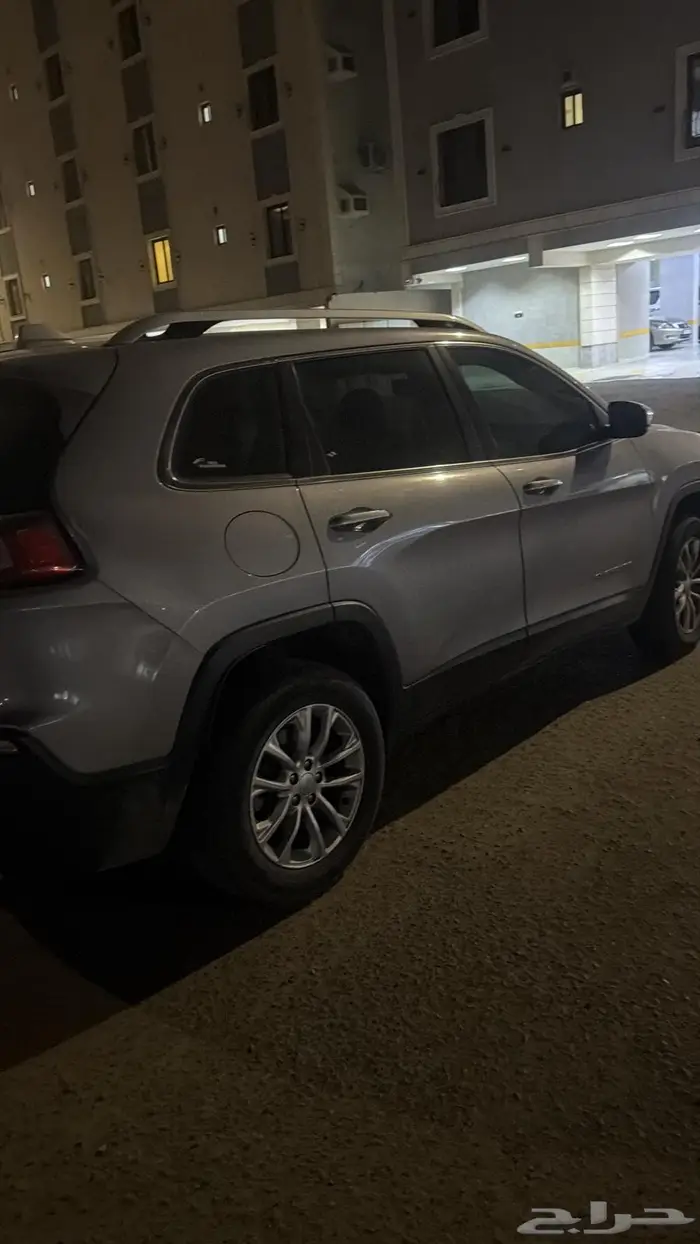 جيب شروكي كومباس. 2019 3