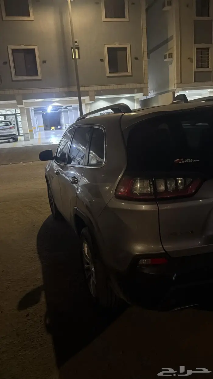 جيب شروكي كومباس. 2019 2