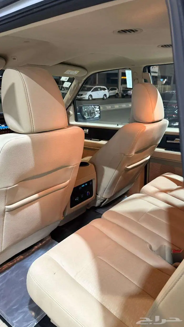 فورد اكسبديشن 2016 دبل عداد 125000فقط XL 8