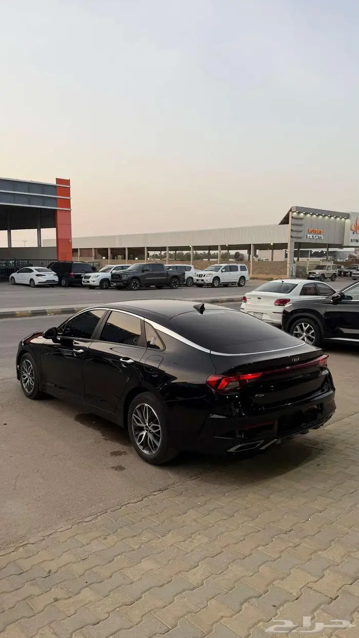 كيا 5 2021 عداد 126000 اسود نص فل 3