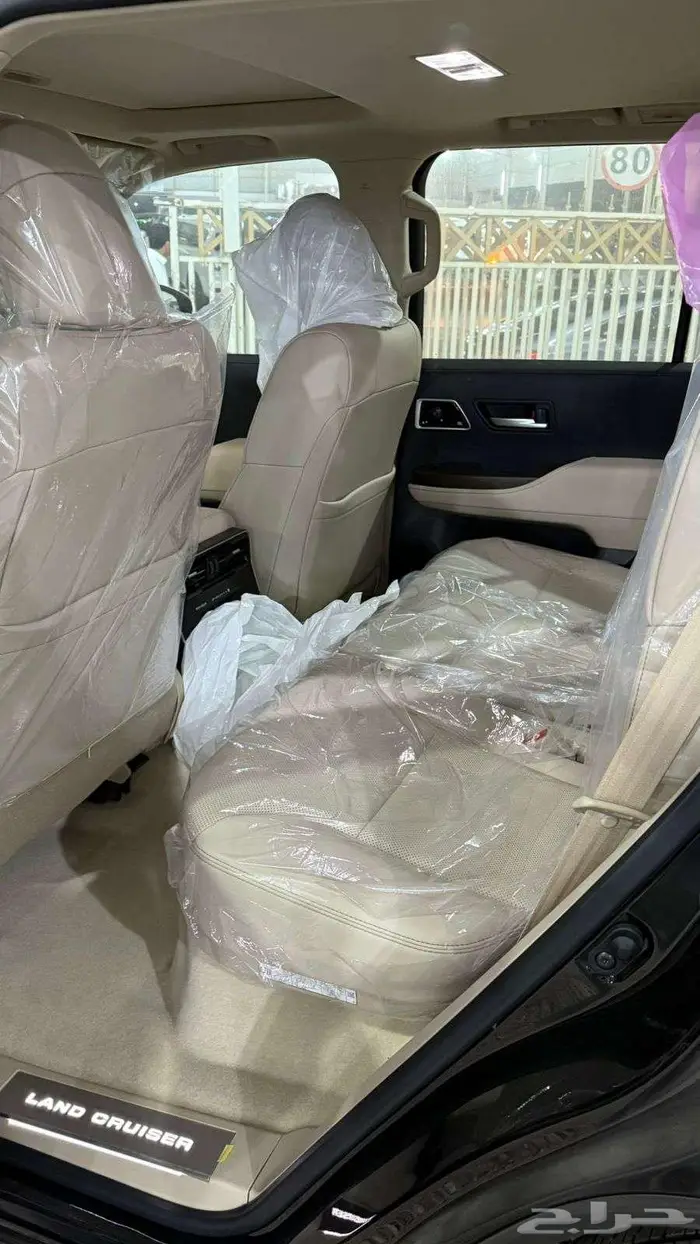 لاندكروزر GXR -G بنزين 2025 سعودي فل كامل 8