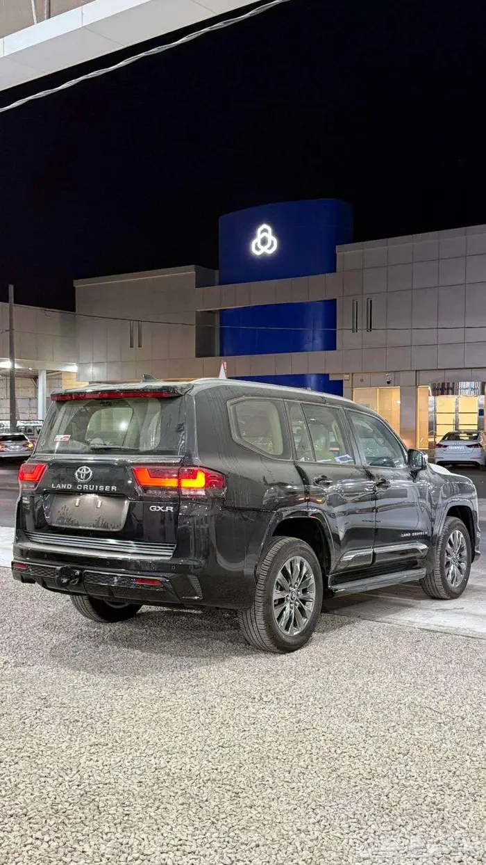 لاندكروزر GXR -G بنزين 2025 سعودي فل كامل 4
