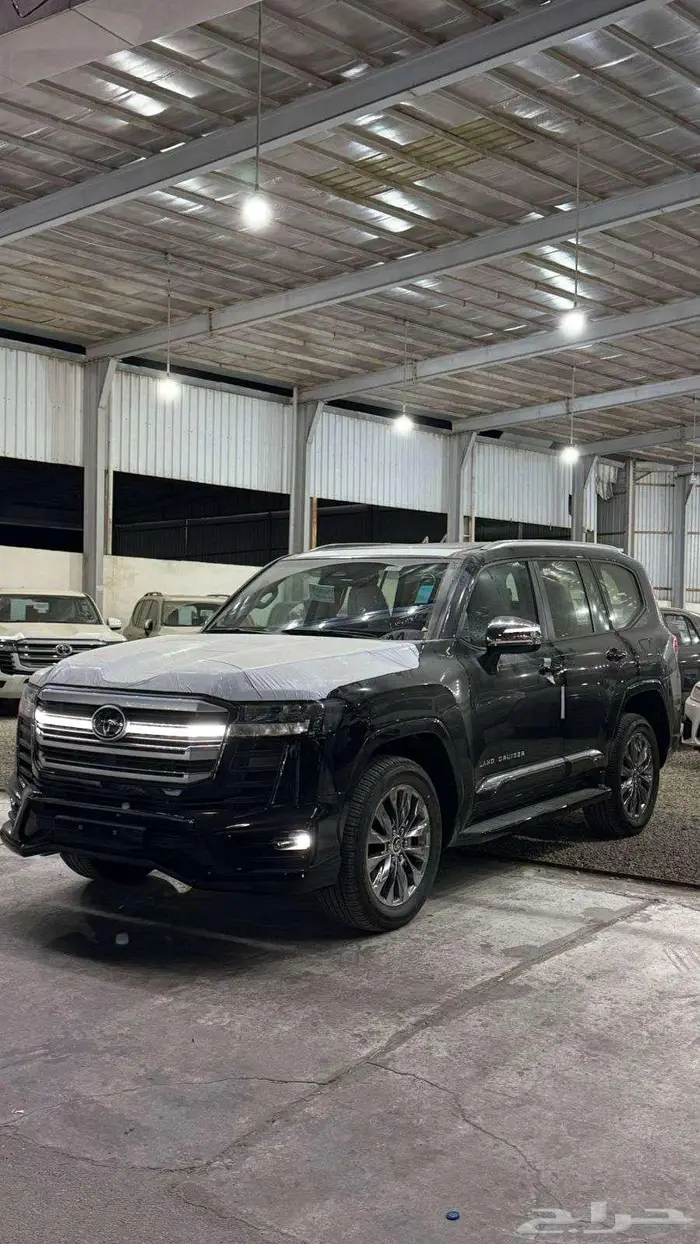 لاندكروزر GXR -G بنزين 2025 سعودي فل كامل 5
