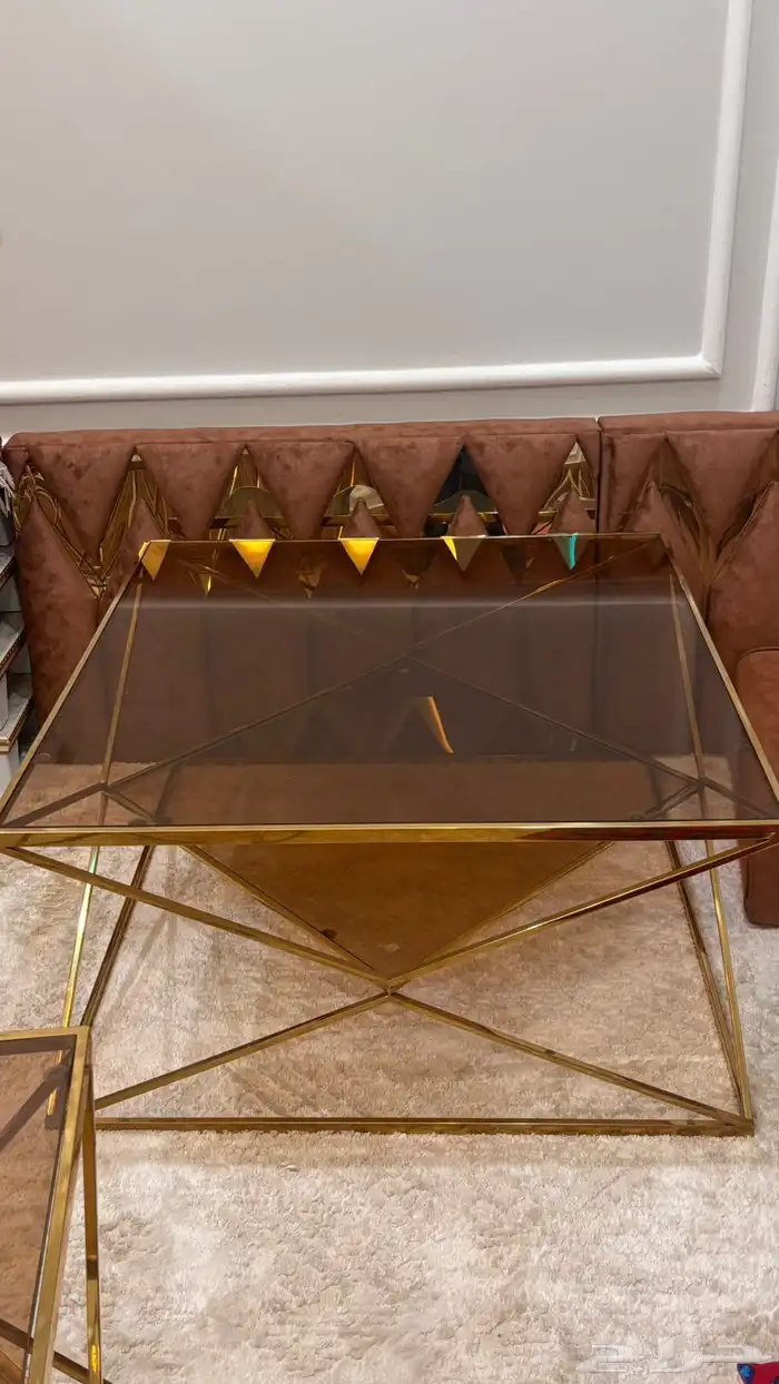 طاولة كبيره معها 4 خدمه 1