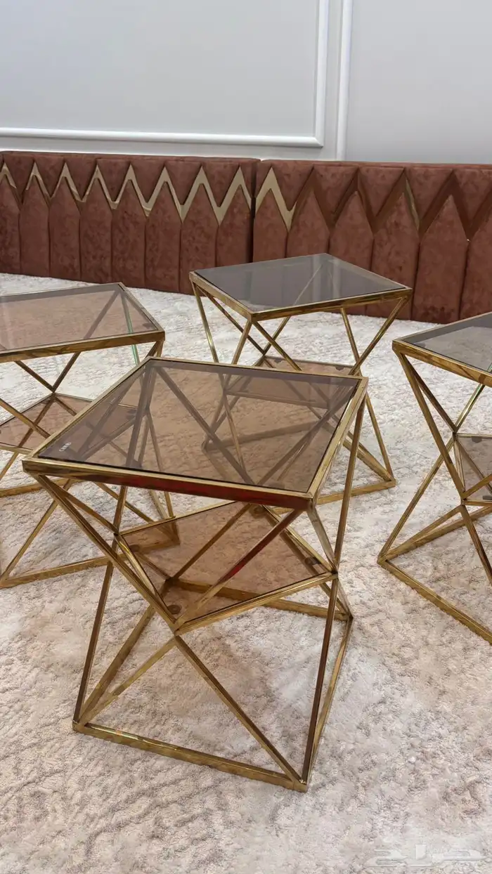 طاولة كبيره معها 4 خدمه 3