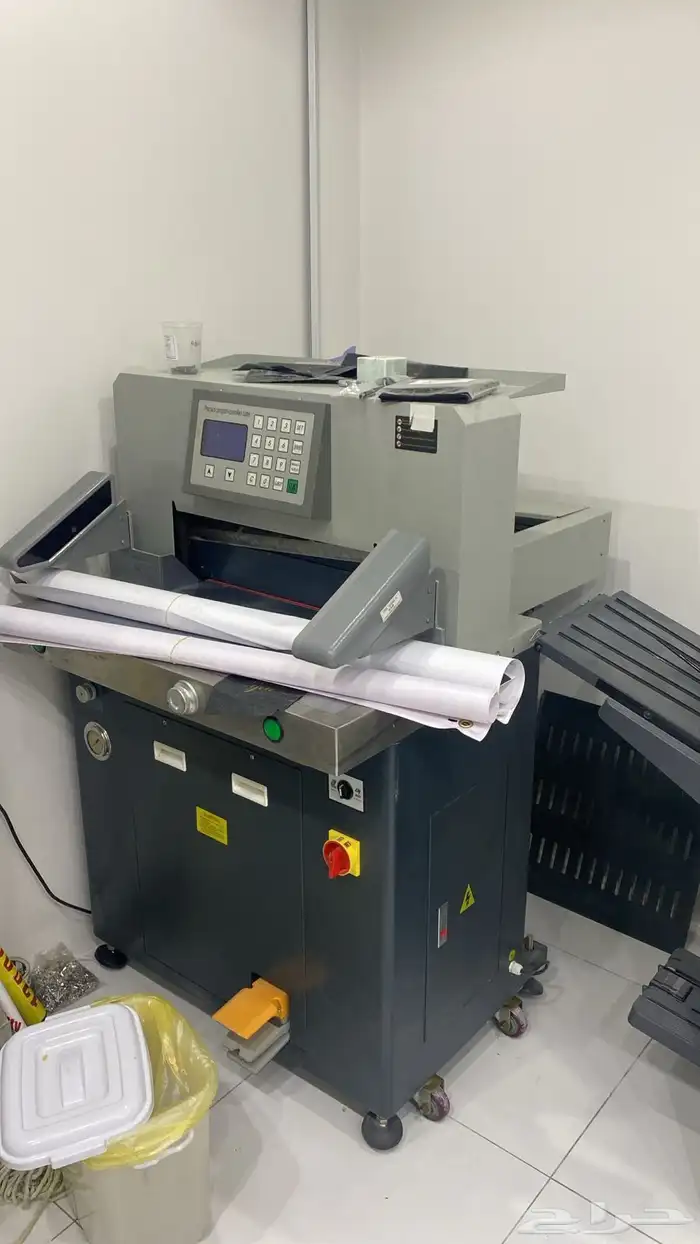 محل دعاية وعلان للتقبيل بكامل اغراضه 1