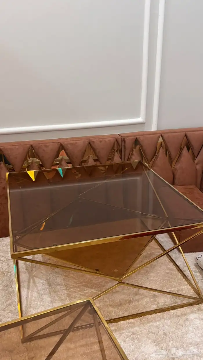 طاولة كبيره معها 4 خدمه 0