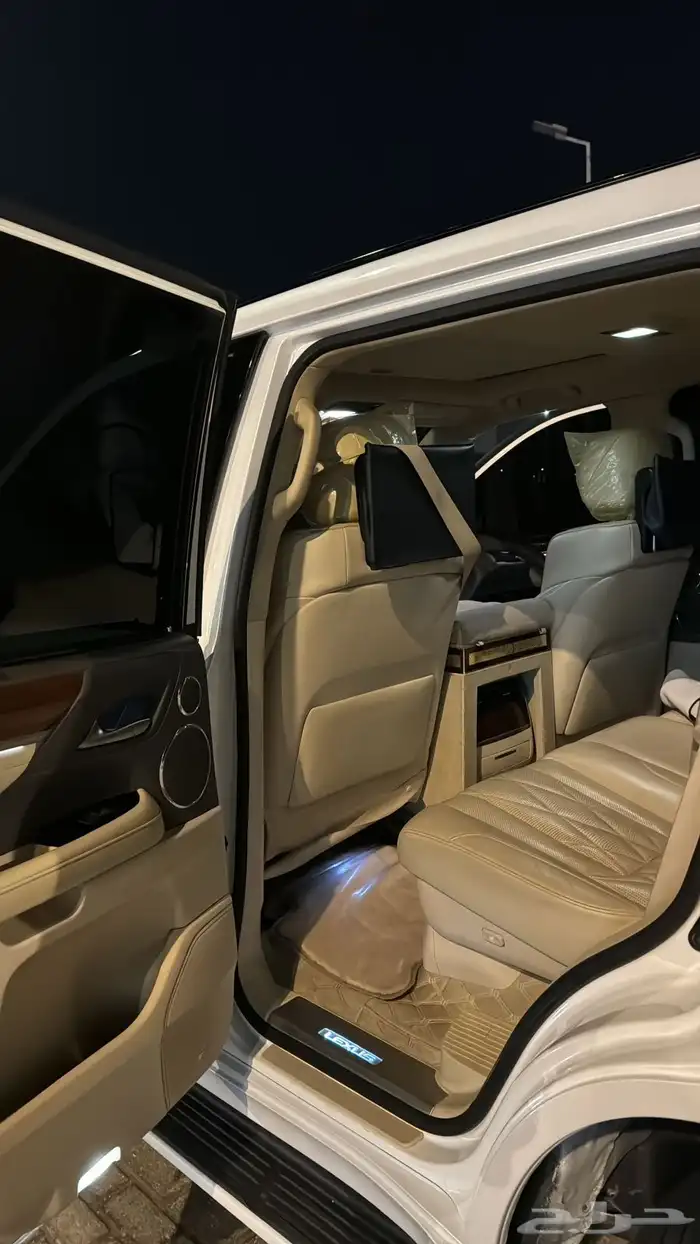 جيب لكزس بلاك ايدشن 8