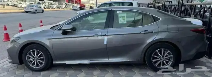 تويوتا كامري استاندر جنوط بنزين 2025 4