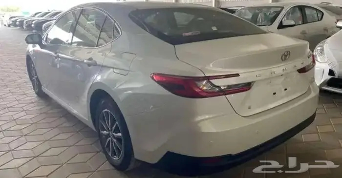 تويوتا كامري استاندر جنوط بنزين 2025 5