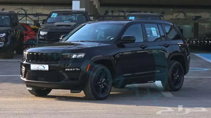 جيب جراند شيروكي لاريدو 2024 خليجي اصفار مع ضمان الوكيل 0