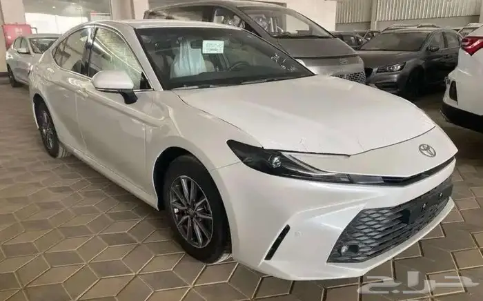 تويوتا كامري استاندر جنوط بنزين 2025 1