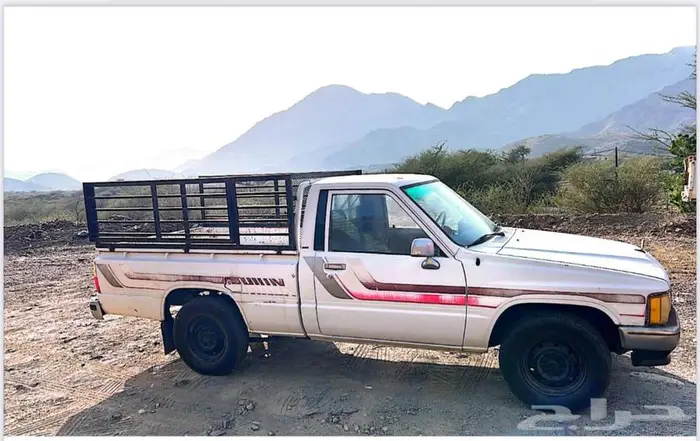 هايلوكس موديل 87 يحمل لوحه مميزه 1