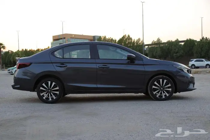 هوندا سيتي سبورت رصاصي 3