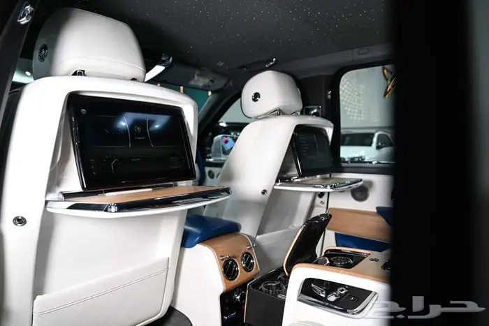شركة لبريمي لسيارات رولز رويس كولينان 8