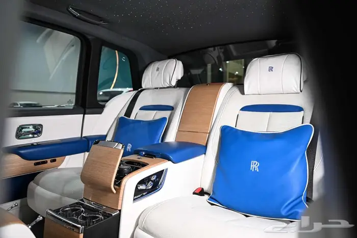 شركة لبريمي لسيارات رولز رويس كولينان 12