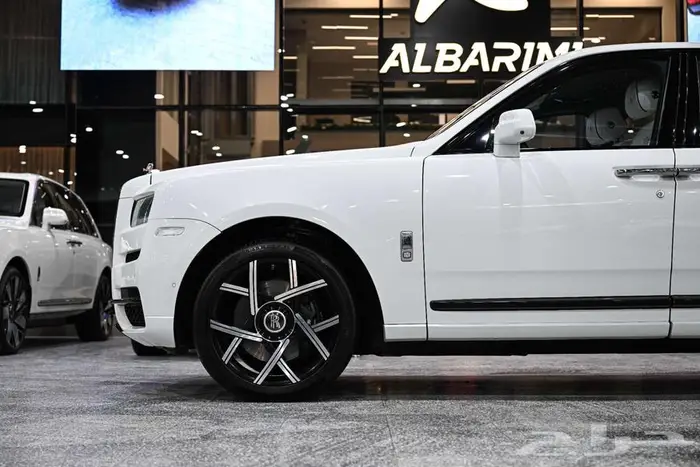 شركة لبريمي لسيارات رولز رويس كولينان 4