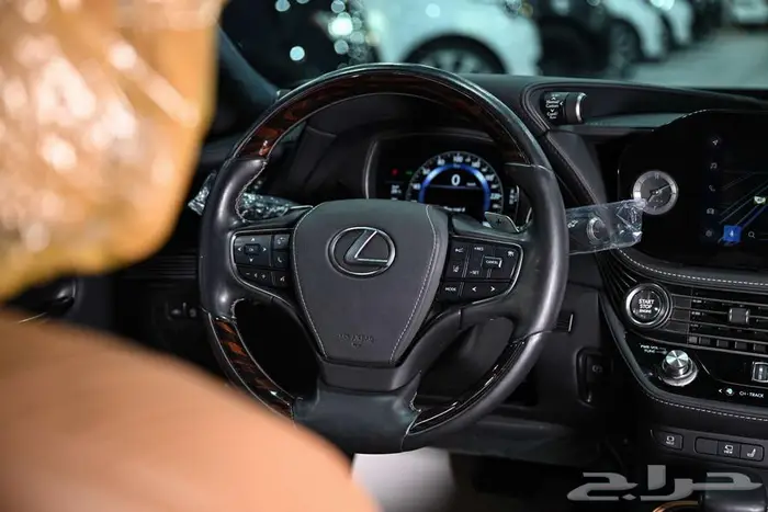 شركة لبريمي لسيارات لكزس 3