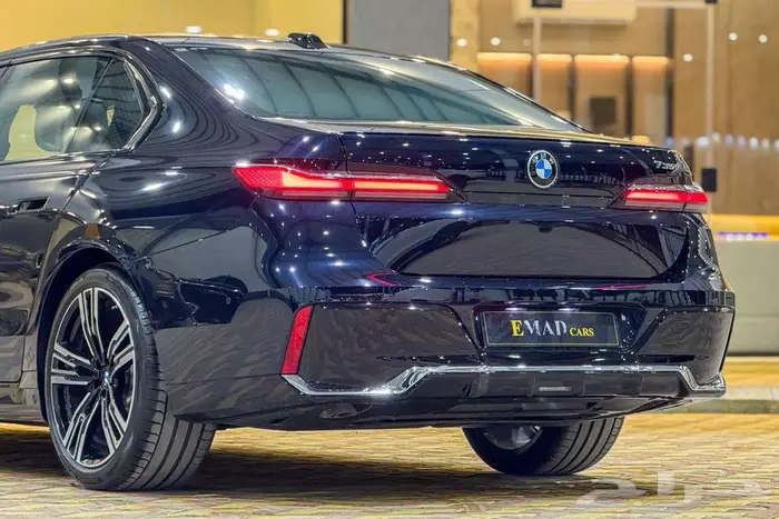 BMW 735i M KIT V6 2026 كربون بلاك خليجي 4
