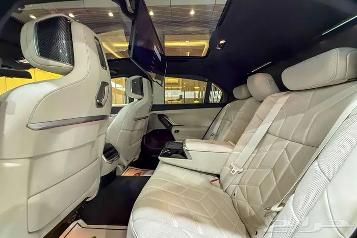 BMW 735i M KIT V6 2026 كربون بلاك خليجي 9