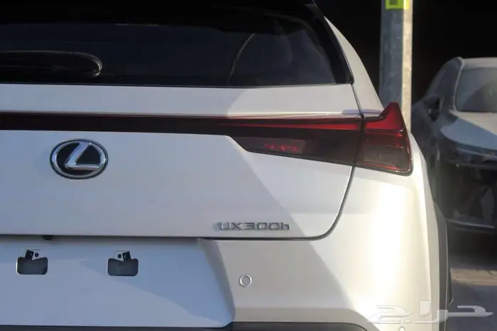 لكزس - UX 300 - CH - فل كامل - هايبرد - خليجي - 2025 5