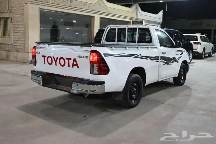 تويوتا هايلوكس 2022 غمارة بنزين GLX فل سعودي 4