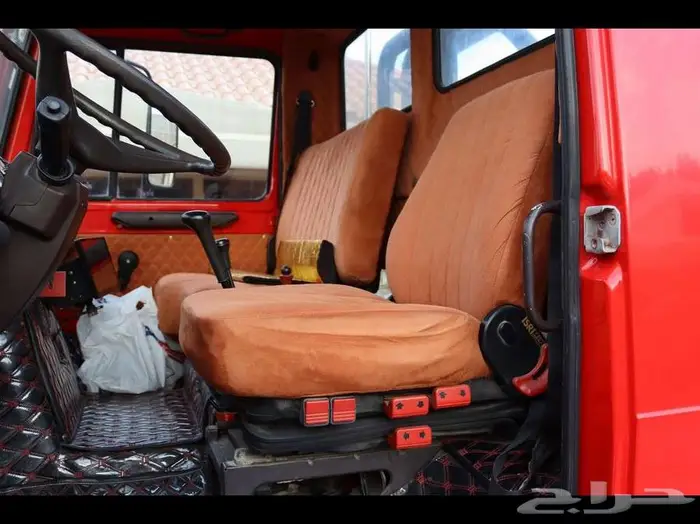 مرسيدس يونيموق موديل 1992 26