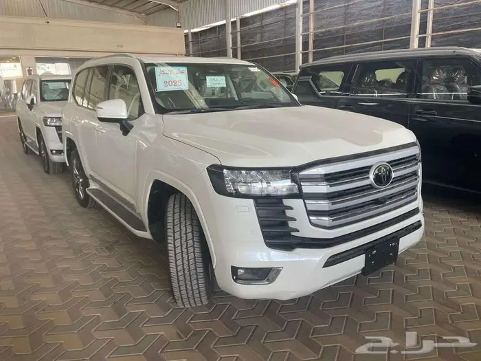 لاندكروزر جكسار L3 بنزين 2025 سعودي ممشى 5000 كم 2
