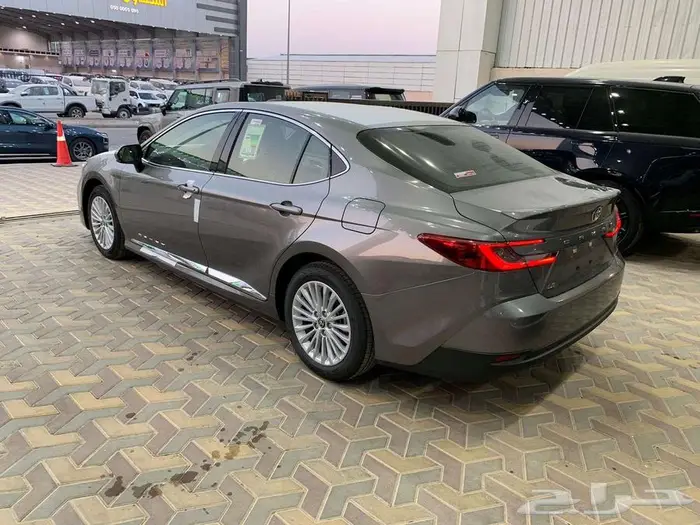 تويوتا كامري LE بنزين 2025 وكالة أصفار سعودي 4