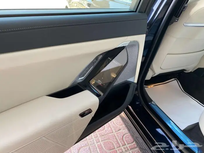 بي ام دبليو 735i موديل 2026 ازرق خليجي 11