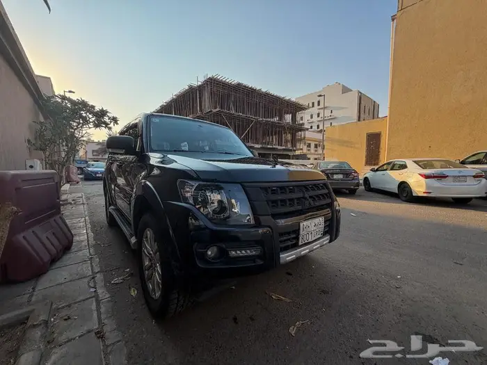 للبيع  متسوبيشي باجيرو 2017 فل علامة ذهبية v6 3.8 8